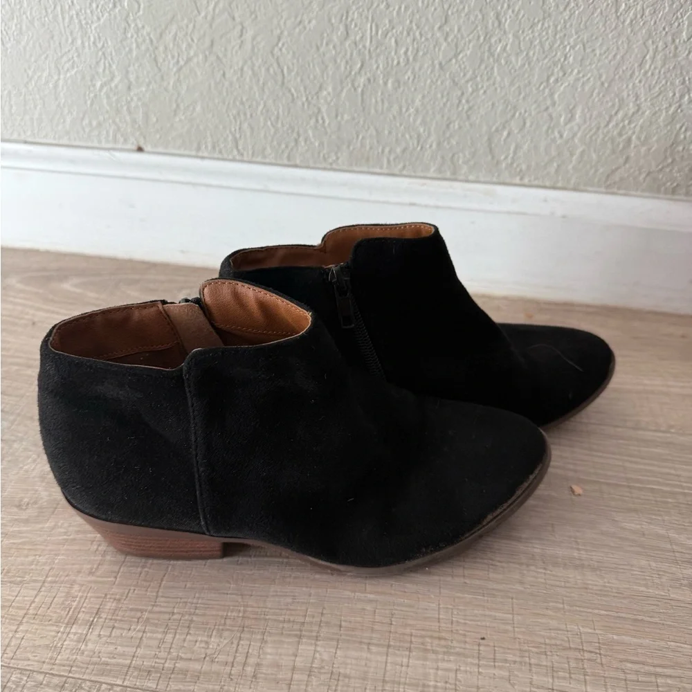 Soda Black Suede Low Heel Ankle Booties Size 6